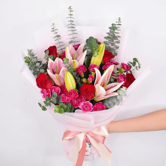 Pink Lilies and Mixed Roses Bouquet From Best Florist in Dubai